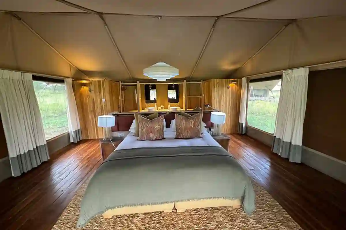 4 days Big Five joining safari Tanzania - Serengeti acacia camp